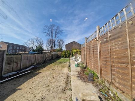 Benhill Road, Sutton SM1, London - Photo 4
