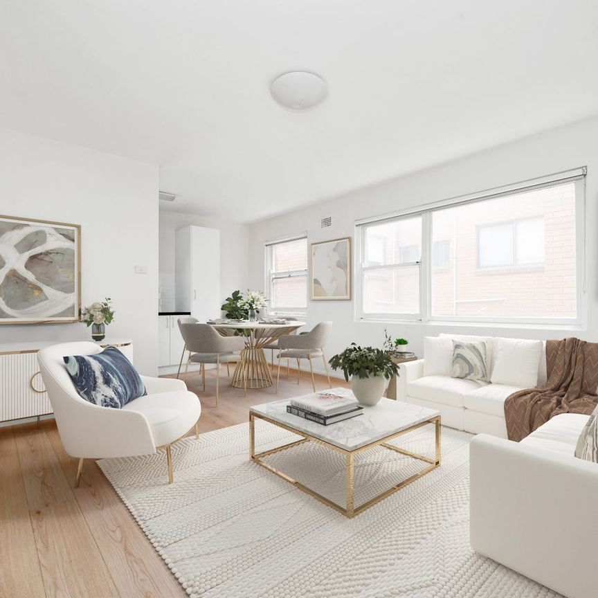 Freshly Renovated Apartment in Ultra-Convenient Location - Photo 1