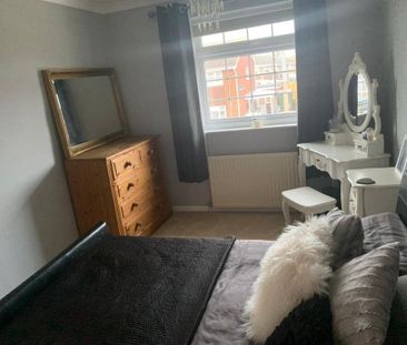 3 bedroom semi-detached house to rent - Photo 3