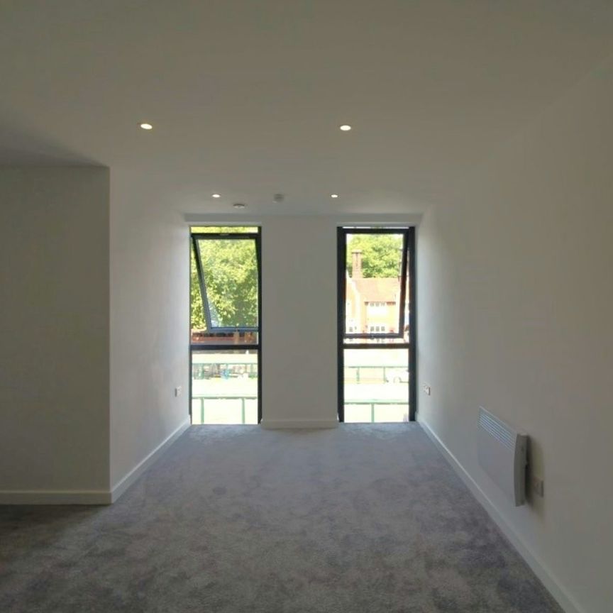 Flat to rent on - Photo 1