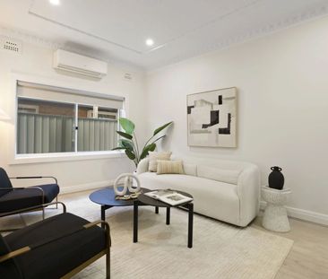 Bayside Charm With Modern Style - Photo 5