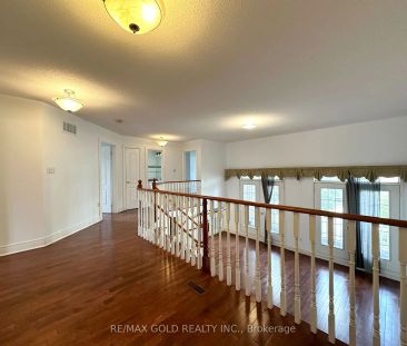 Detached Home For Lease | W9053645 - Photo 4