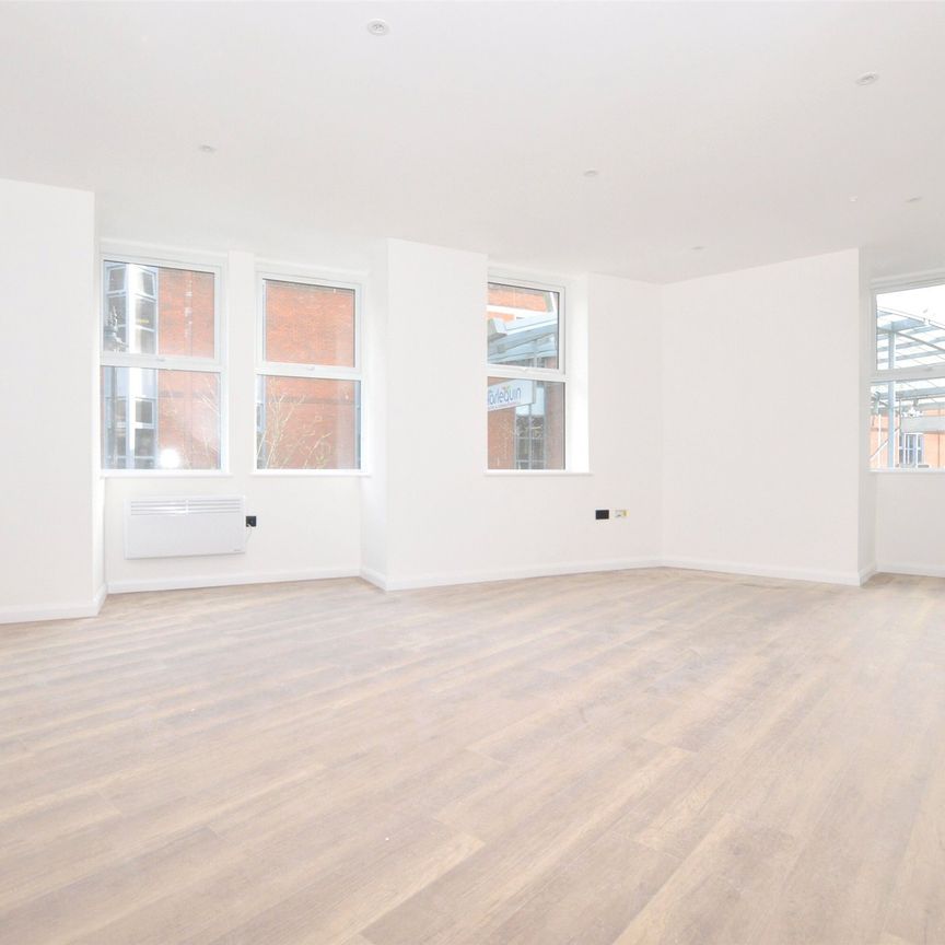 London Road, Redhill, Surrey, RH1 - Photo 1