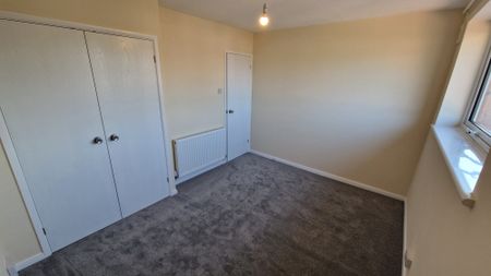2 bed terraced house to rent in Gill Crescent, Taunton - Photo 2