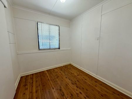 Comfortable Family Living in Convenient West Tamworth Location - Photo 2