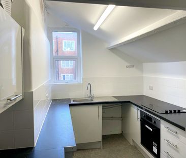 Lascelles Terrace, Eastbourne - Two-Bedroom Flat - Photo 2