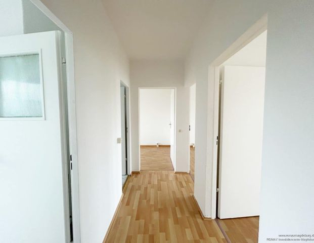 Wohnen mit Komfort: Großzügige 3-Zimmer-Wohnung in zentraler Lage - Foto 1