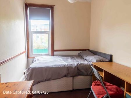 32, Barbican Road - Photo 4