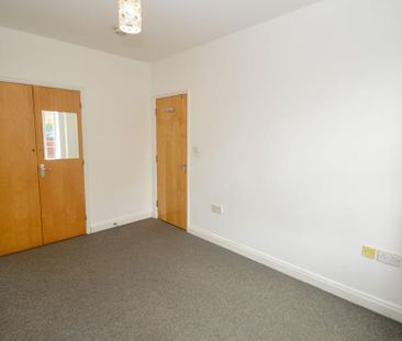3 bedroom flat to rent - Photo 6