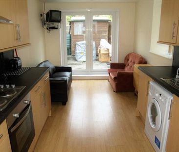 4 Bed - Furzehill Road, Plymouth - Photo 4