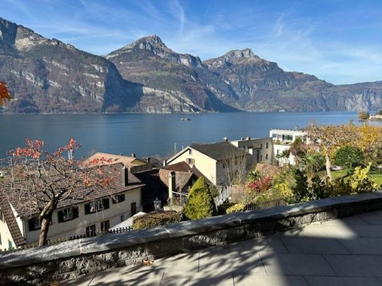 Renovierte 2.5 Zimmerwohnung mit tollem Terrassenbereich & Seeblick - Photo 1