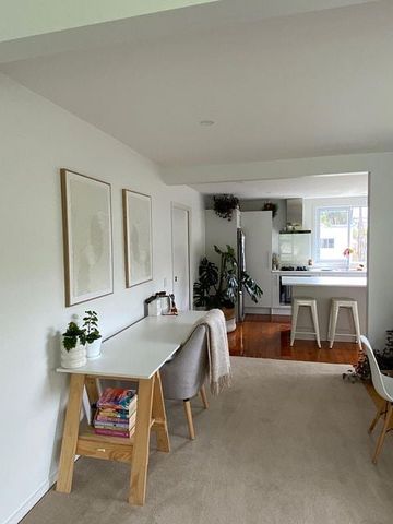 Modern 4BR Home - Heart of Paraparaumu - Photo 4