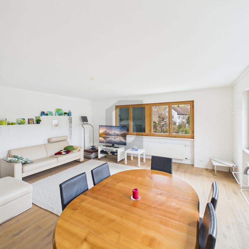 CENTRAL, LIGHT-FLOODED AND FAMILY-FRIENDLY - Photo 1