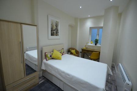 3 bedroom flat to rent - Photo 4