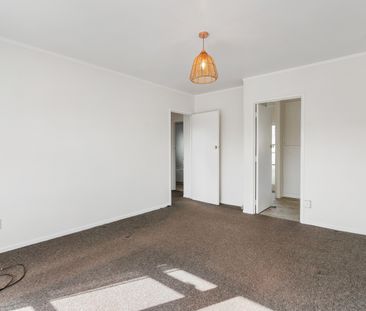 Sunny Top Floor Unit - Photo 4