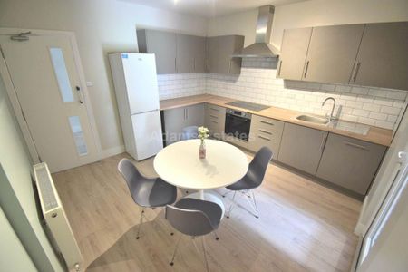 1 bedroom in a house share to rent - Photo 4