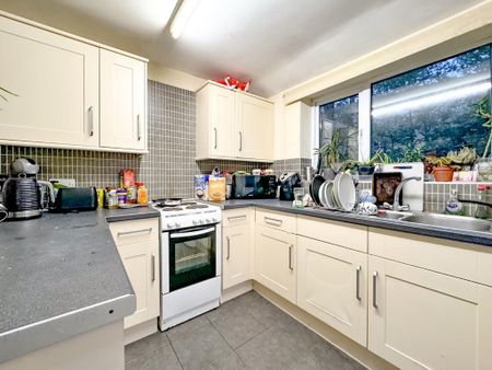 5 bedroom terraced house to rent - Photo 4