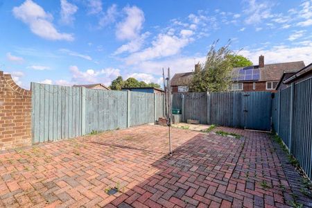 2 bedroom terraced house to rent - Photo 2