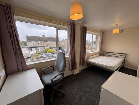 Brentwood Crescent, Badger Hill - P1638 - Photo 4