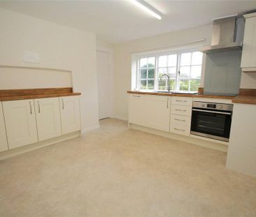 3 bedroom semi-detached house to rent - Photo 6