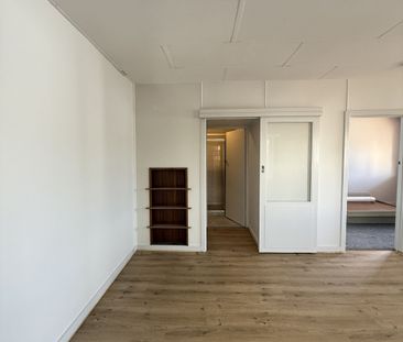 Low maintenance living in prime location! - Photo 2