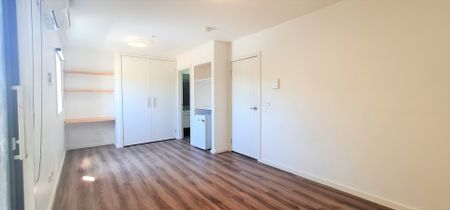 Single room in rooming house - Prime location! - Photo 4