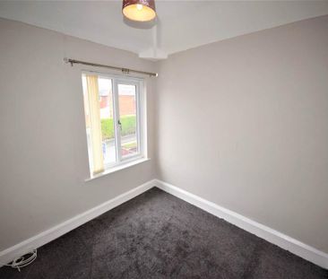 3 bedroom end of terrace house to rent - Photo 2
