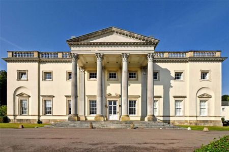 Short Let - Forming part of the Grade I listed building and set in fifty acres of gardens and grounds, this stunning furnished apartment offers grand accommodation. - Photo 4