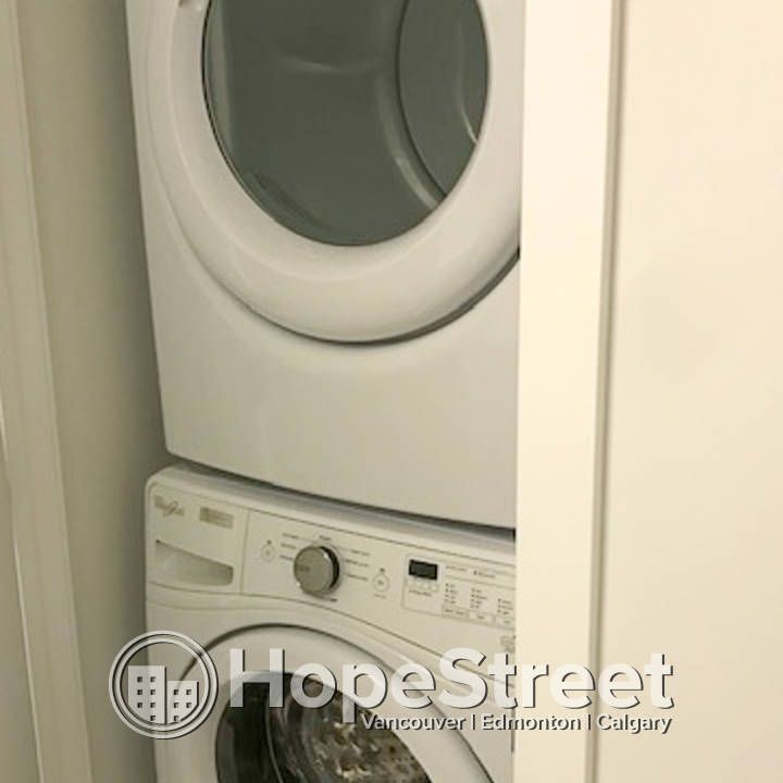 1 Bed Condo In University District W/ Undgr. Parking: Walk To Uof C. - Photo 1