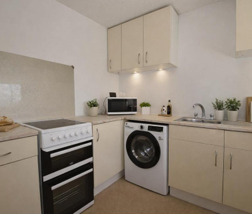 2 bedroom flat to rent - Photo 4