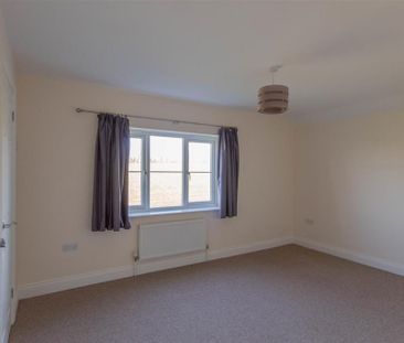 4 bedroom detached house to rent - Photo 4