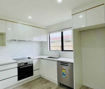 3 Bedroom + 2 Bathrooms Townhouse - Photo 2