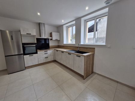 Location Appartement 3 pièces 120m² AMPUIS 69420 - Photo 2