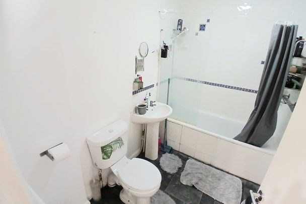 Market Place, STEVENAGE - Photo 1