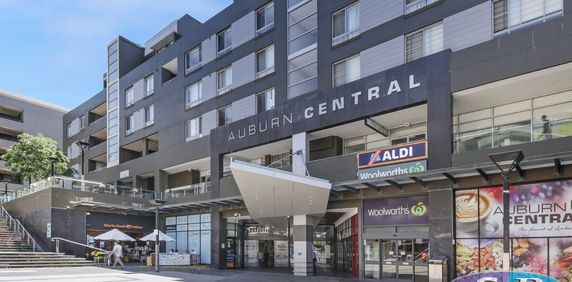 Ground floor, Prime location, Minutes Walk To Station And Shopping Centre!! - Photo 2