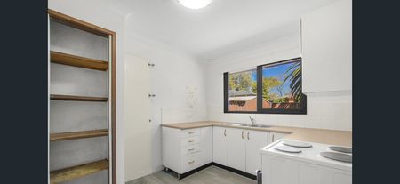 SPACIOUS FOUR BEDROOM FAMILY HOME - Photo 2