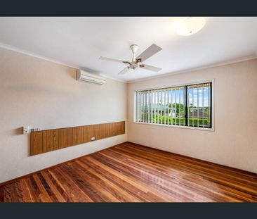 ONLY A SHORT STROLL TO THE WATER'S EDGE - Photo 3