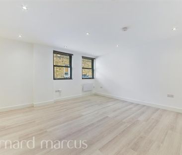 Spencer Road, East Molesey - Photo 1