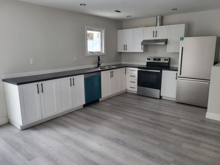 For Lease - 6447 Culp Street, Niagara Falls, Ontario - Photo 5