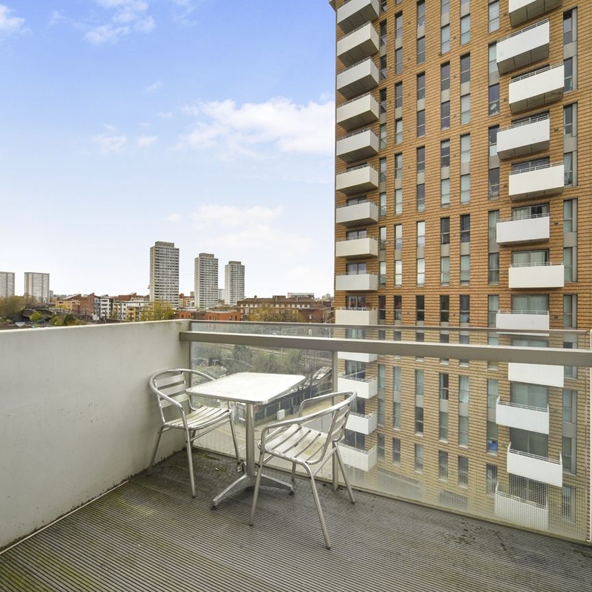 2 Bed Flat, Devons Road, E3 - Photo 1