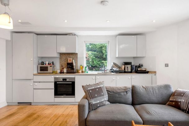 2 bedroom Flat To Let Total Size: 600 SQ FT - Photo 1