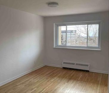 3420 Decelles - Bright 2-Bedroom apartment for rent ! - Photo 1