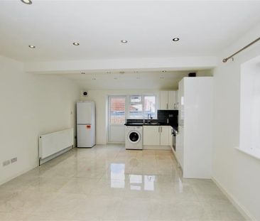 2 bedroom maisonette to rent - Photo 1
