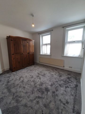 2 bedroom terrace house, prime Bromley location, BR1 - Photo 5