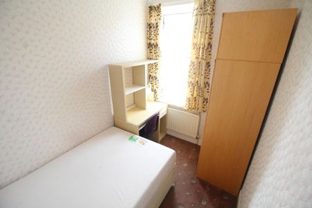 4 bedroom terraced house to rent - Photo 5