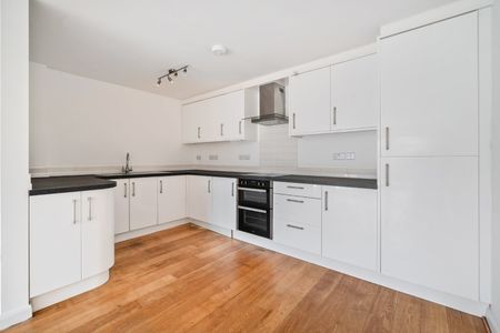 4 bedroom semi-detached house to rent - Photo 2