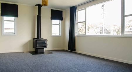 Bright & Inviting Home for Rent - Photo 4