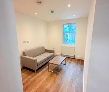 Studio to rent - Photo 1