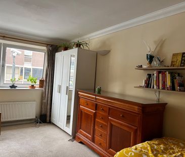 Room in a Shared Flat, The Broadway, SW19 - Photo 2