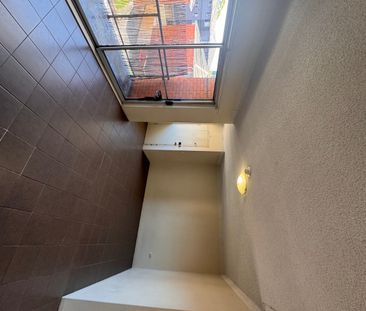 Air Conditioned Unit Walk to Liverpool CBD - Photo 6